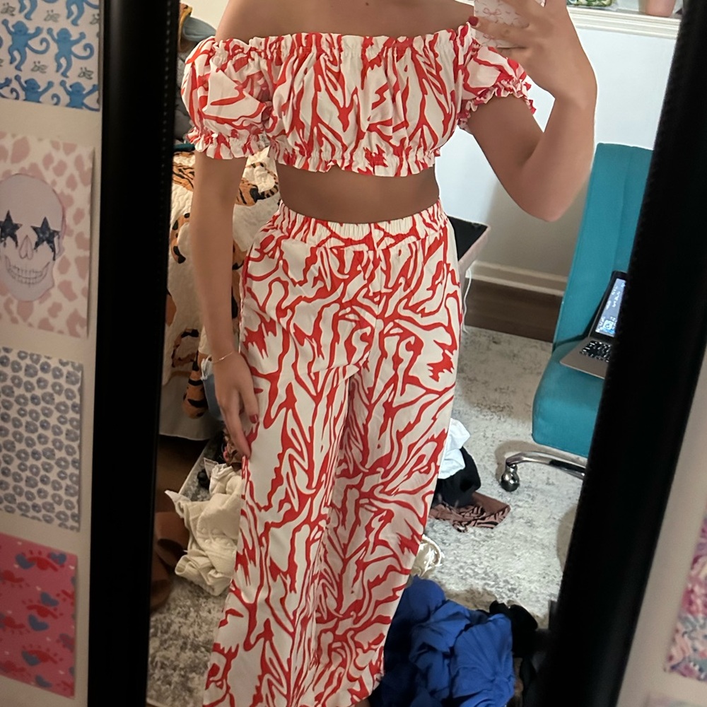 Set. Bottoms are pants not skirt